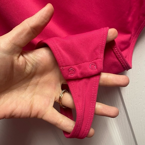 Aritzia “Babaton” Bright Pink Bodysuit Size XL - Picture 3 of 5